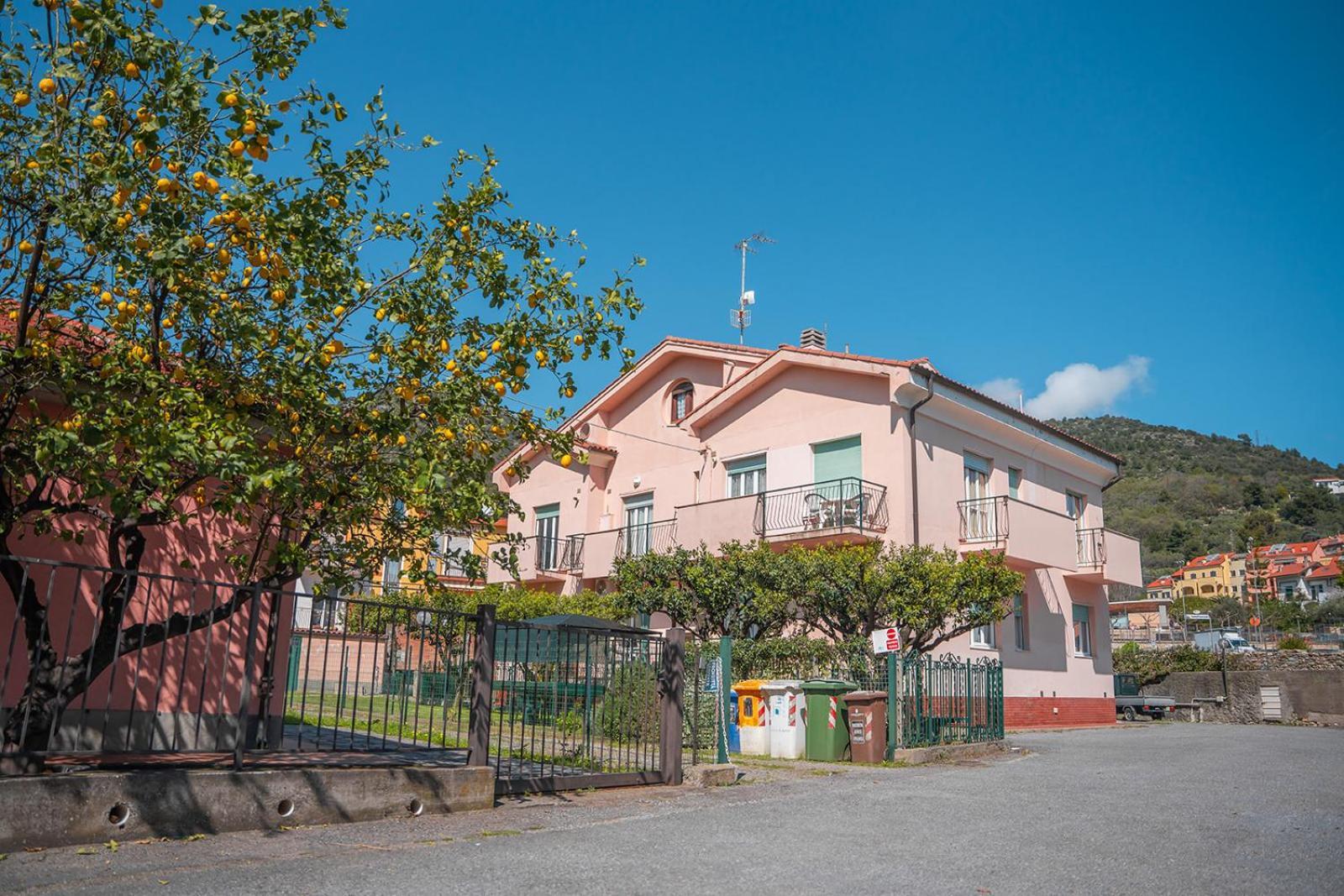 Casa Vacanze Ferrando Pietra Ligure Bagian luar foto