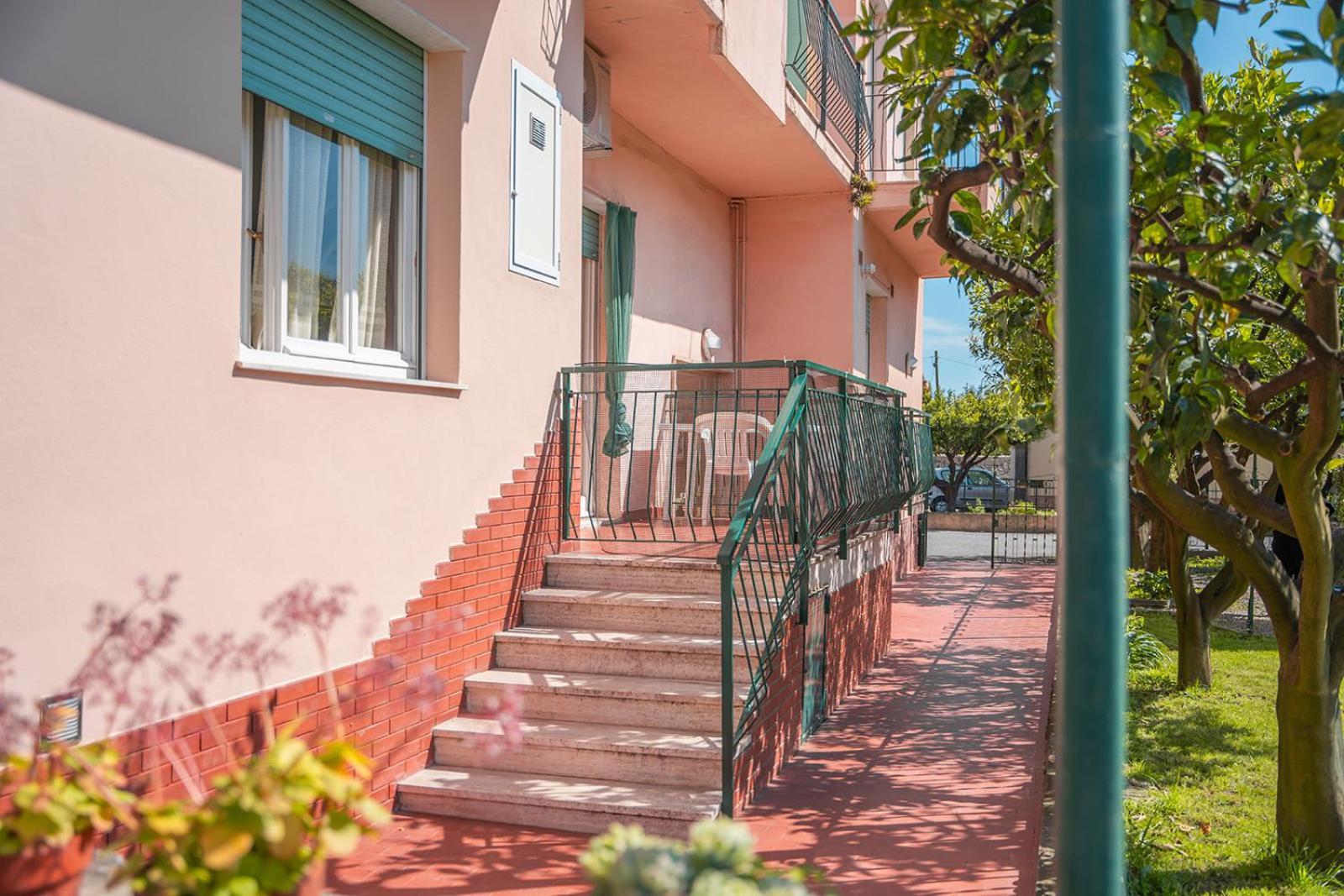 Casa Vacanze Ferrando Pietra Ligure Bagian luar foto