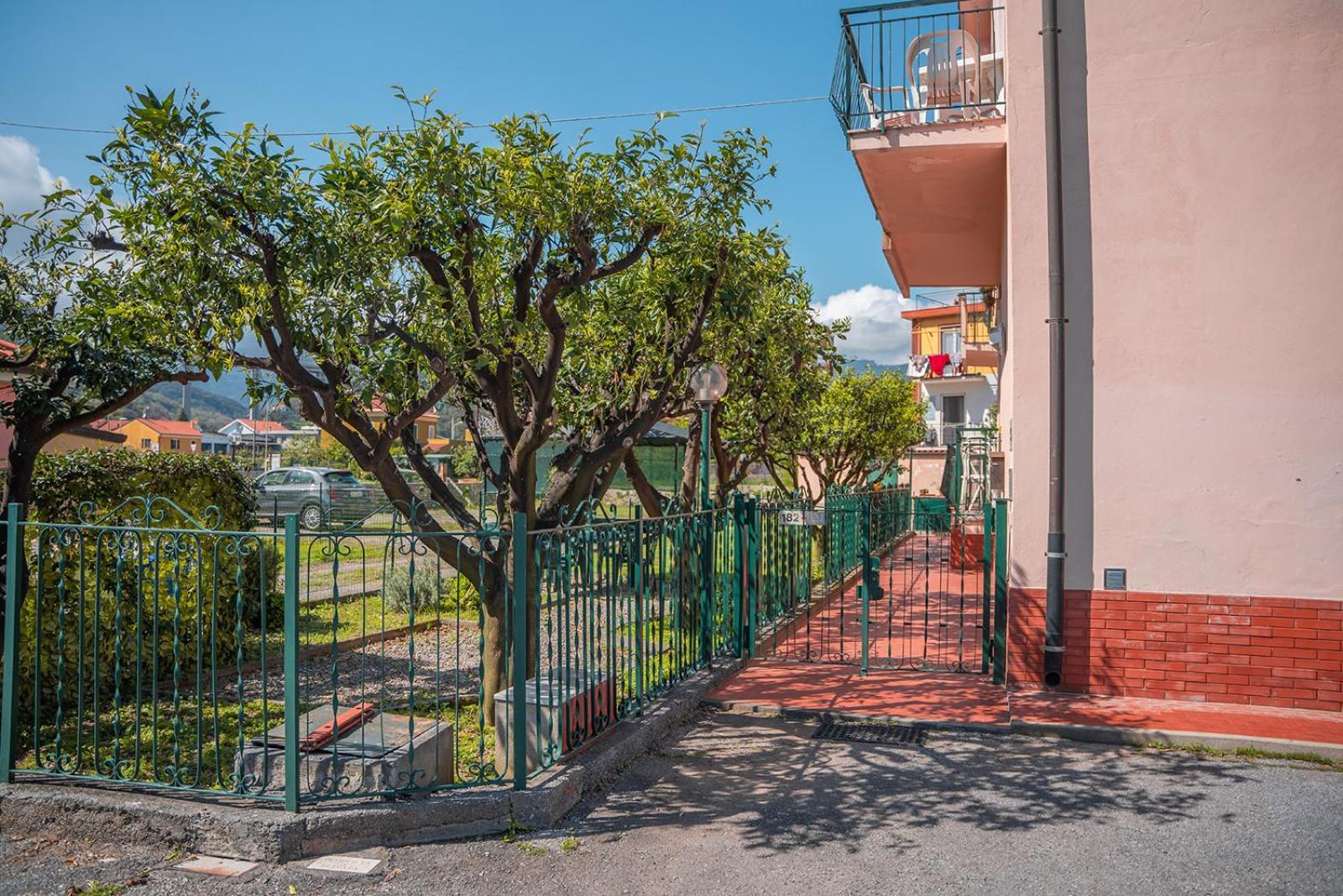 Casa Vacanze Ferrando Pietra Ligure Bagian luar foto